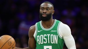 Jaylen Brown, disputando un partido con los Boston Celtics.