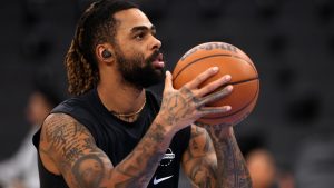D'Angelo Russell, calentando antes de un partido con los Dallas Mavericks.