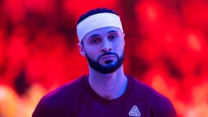 LArry Nance Jr. durante un pre-partido.