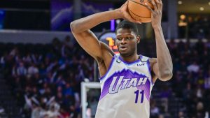 Mo Bamba, disputando un partido con los Utah Jazz.