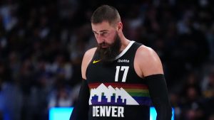 Jonas Valanciunas, durante un partido con los Denver Nuggets.