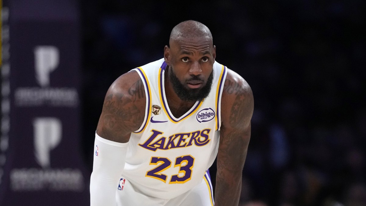 LeBron James, disputando un partido con Los Angeles Lakers.