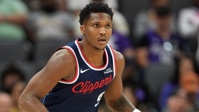 Bennedict Mathurin, disputando un partido con Los Angeles Clippers.
