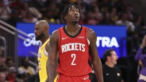 Dorian Finney-Smith, disputando un partido con los Houston Rockets.