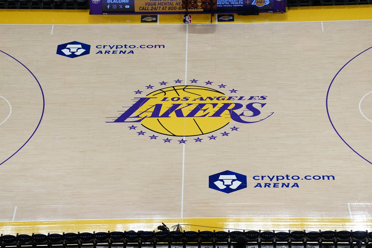 Conflictos en la familia Buss por la venta de acciones de los Lakers