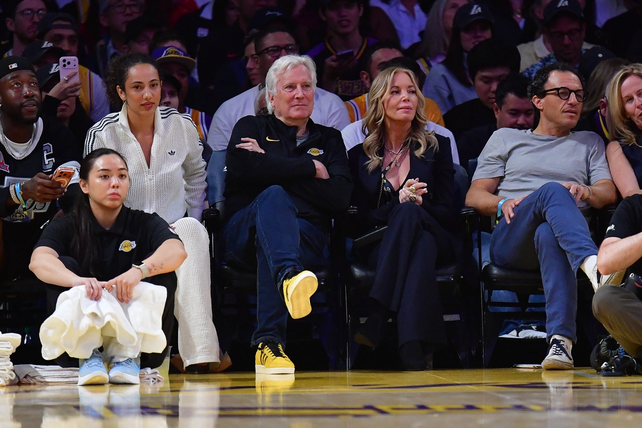 Jeanie Buss continuará como Gobernadora de los Lakers