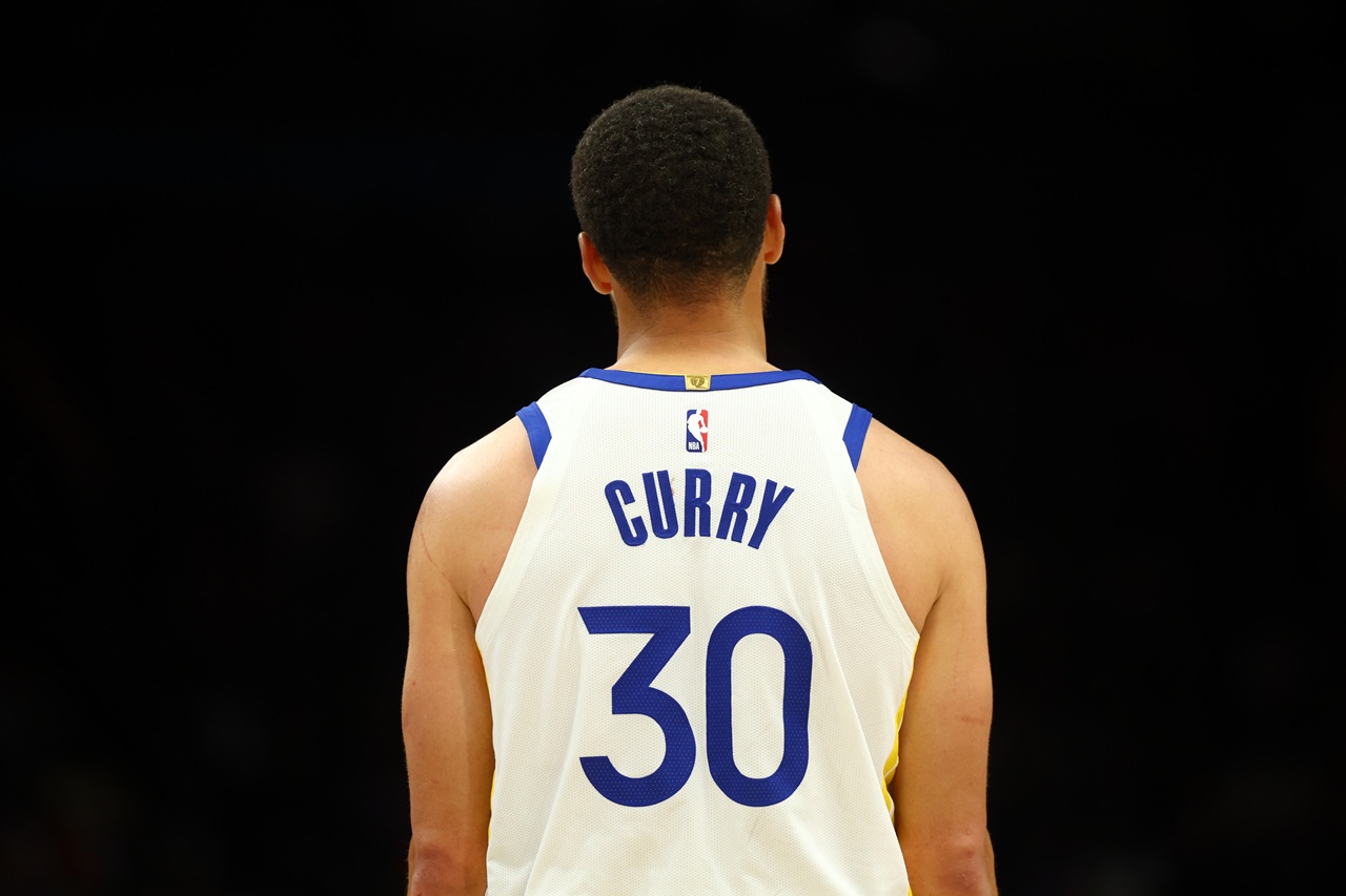 Stephen Curry se retirará como un Warrior