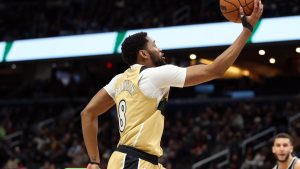 Malaki Branham, disputando un partido con los Washington Wizards.