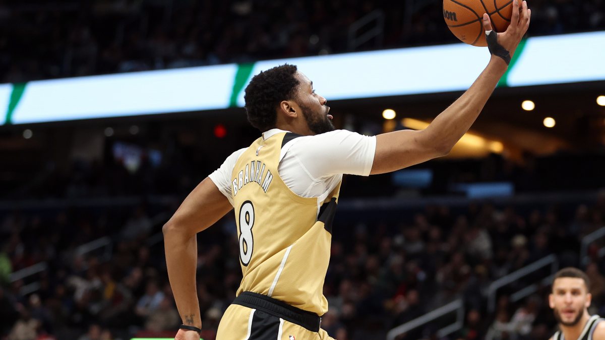 Malaki Branham, disputando un partido con los Washington Wizards.