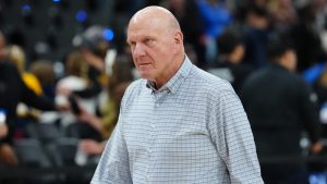 Steve BAllmer queda muy señalado en el caso Kawhi Leonard.