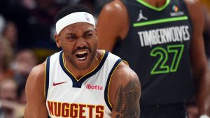 Bruce Brown, celebrando una acción durante un partido con los Nuggets.