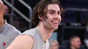 Josh Giddey, durante un calentamiento con los Chicago Bulls.