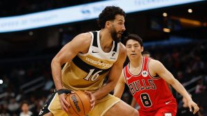 Anthony Gill, disputando un partido con los Washington Wizards.