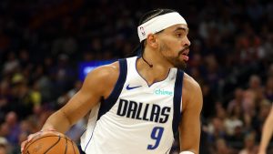Ryan Nembhard, disputando un partido con los Dallas Mavericks.