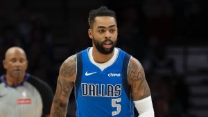 D'Angelo Russell, disputando un partido con los Dallas Mavericks.