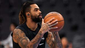 D'Angelo Russell, calentando durante un partido de la temporada 2025-26.