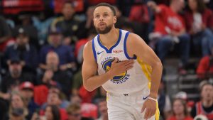 Stephen Curry, pendiente de su renovación