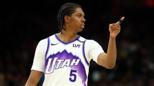 Cody Williams, disputando un partido con los Utah Jazz.