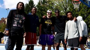 Luka Doncic, junto a algunos de sus compañeros de los Lakers en Liubliana.