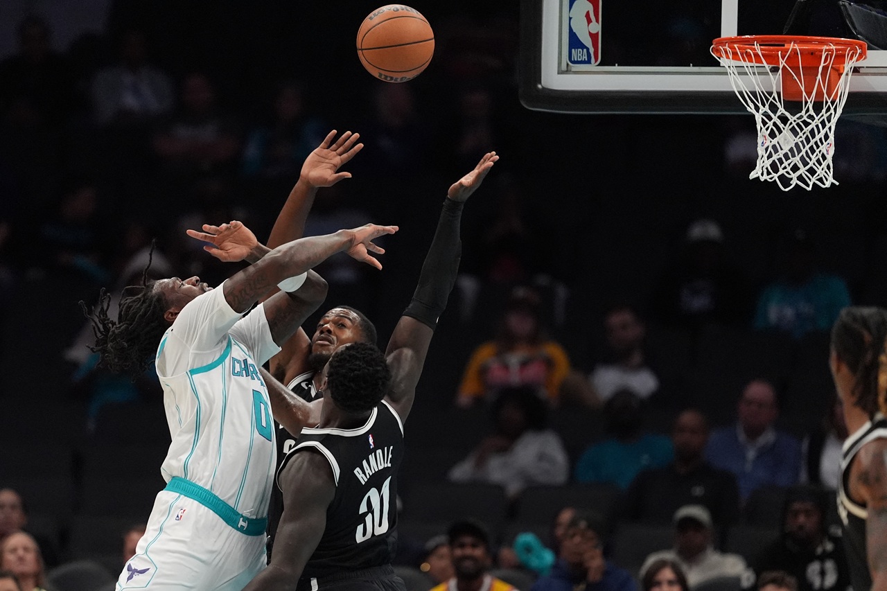 Julius Randle brilla en su debut con los Nets