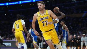 Los Lakers arrancan con victoria