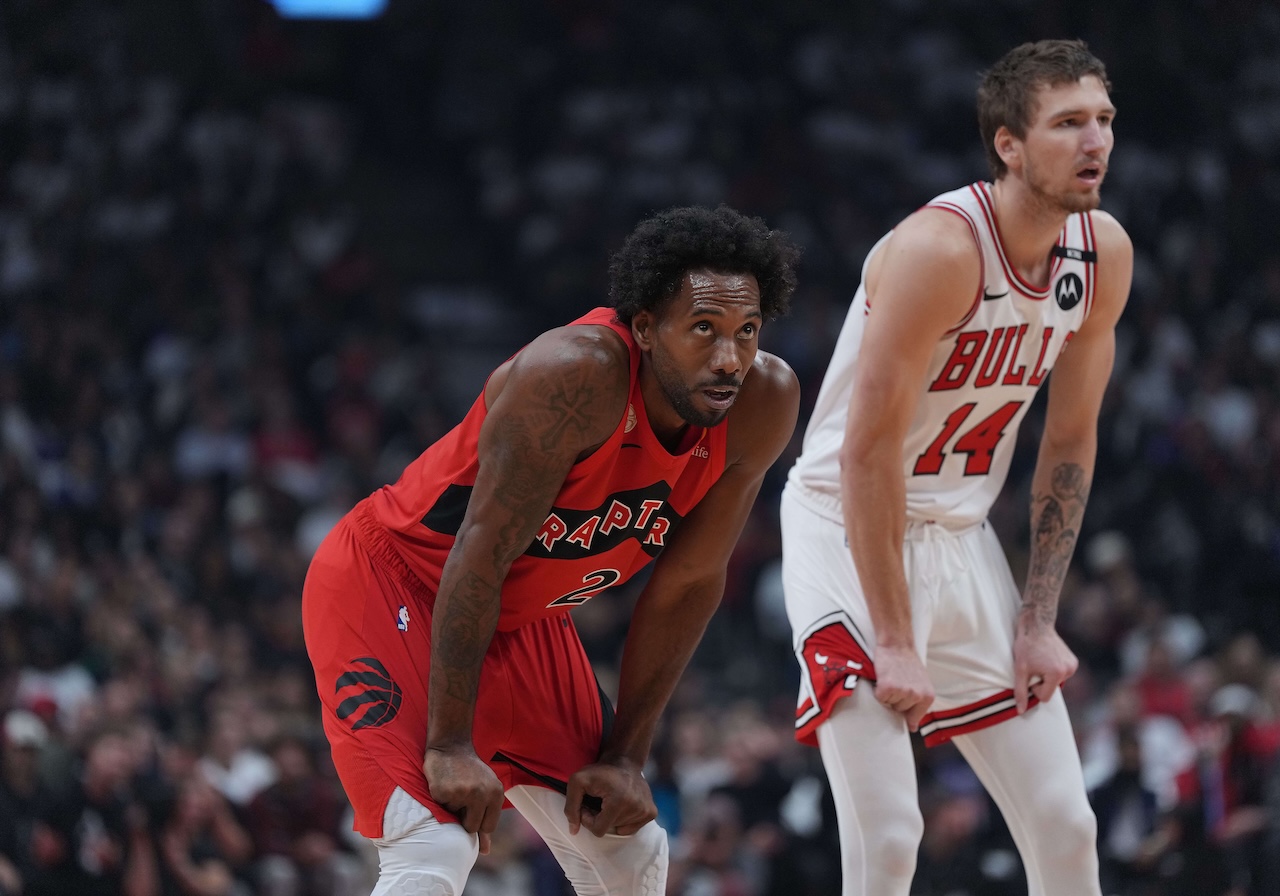 Kawhi Leonard Expected to Miss Weeks with Left Knee Injury