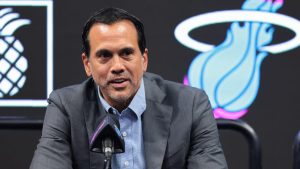 Erik Spoelstra, durante una rueda de prensa con los Miami Heat.