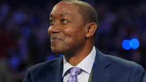 Isiah Thomas, sonriente durante un acto en 2024.