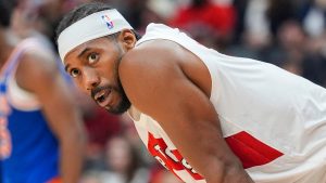 Kawhi Leonard debuta en pretemporada