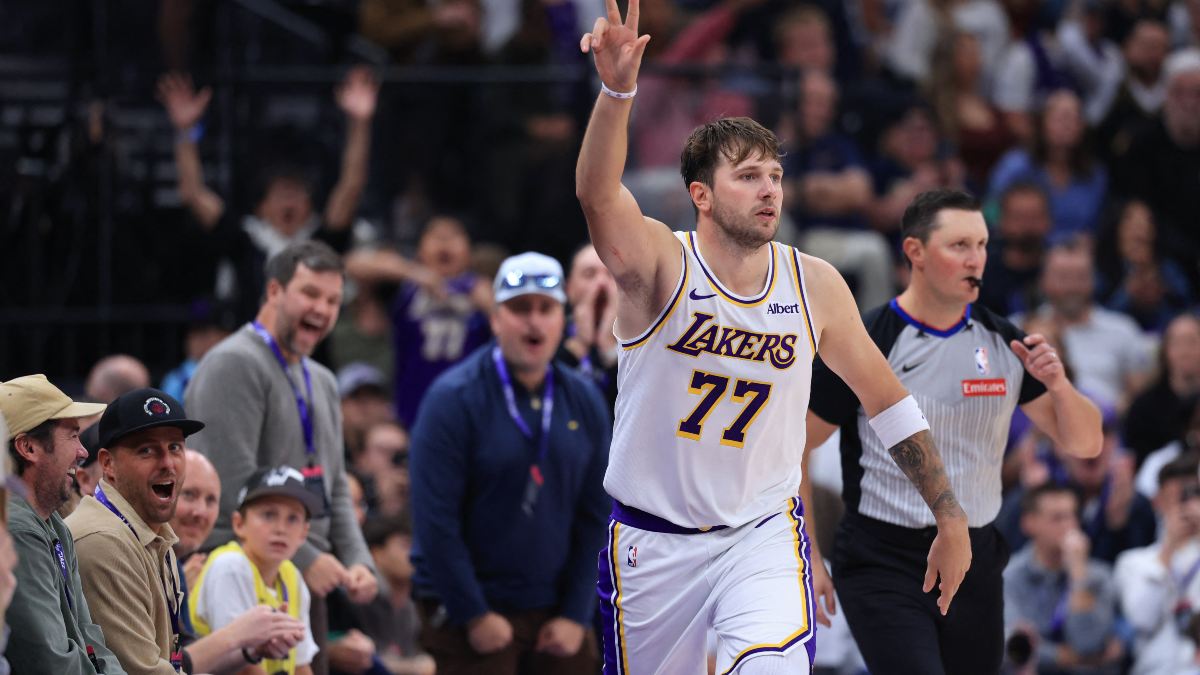Luka Doncic brilla con 52 puntos en victoria de los Lakers