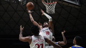Baba Miller, disputando el primer partido de pretemporada de los Clippers 2026-27.