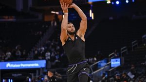 Ben Simmons, durante un calentamiento con los Sacramento Kings.