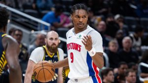 Ausar Thompson, disputando un partido con los Detroit Pistons.
