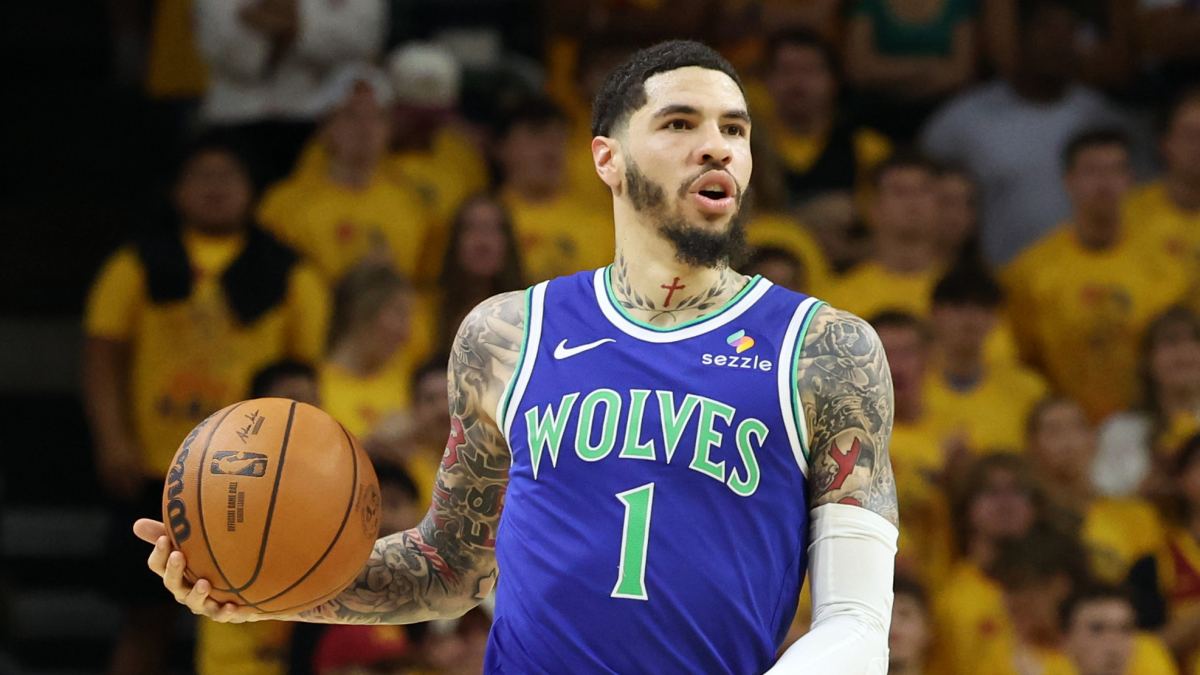 Chris Finch aconseja a LaMelo Ball sobre su selección de tiro